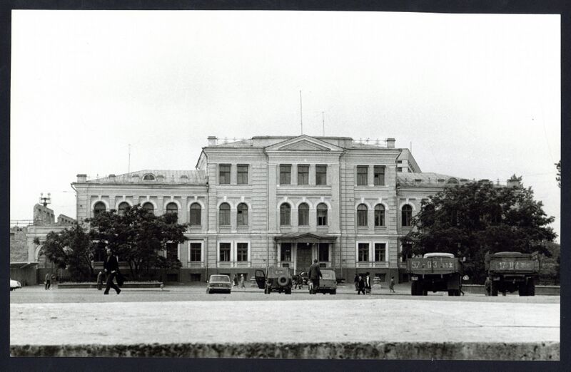 Файл:Obkom-seredina-1970-h.jpg