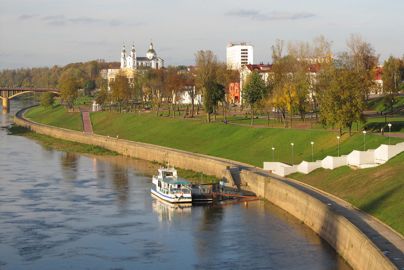 Файл:Park-pobed-okt2012.jpg