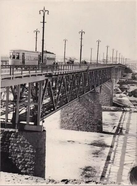 Файл:Novyj-most-1945-tramvaj.jpg