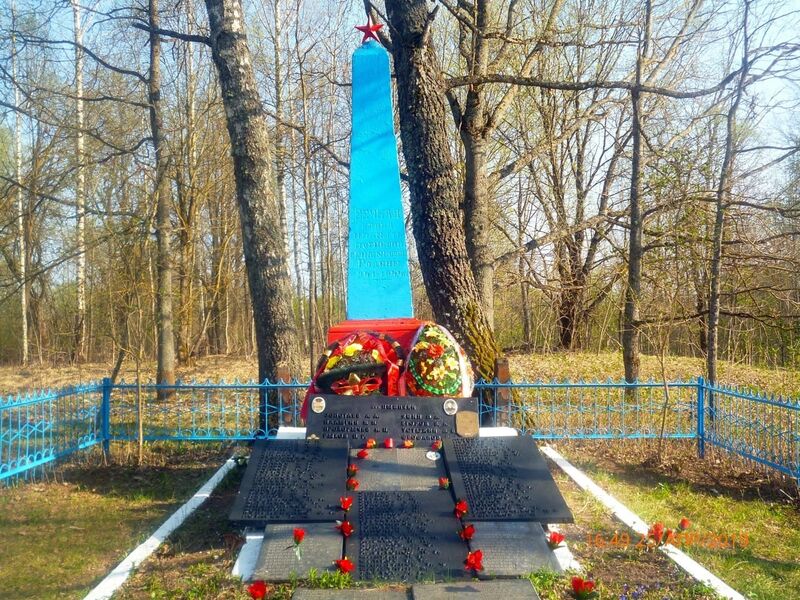Файл:Pyshnyaki-obelisk.jpg
