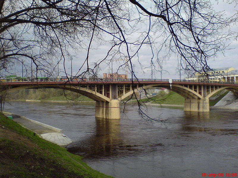 Файл:Kirovsky most.JPG