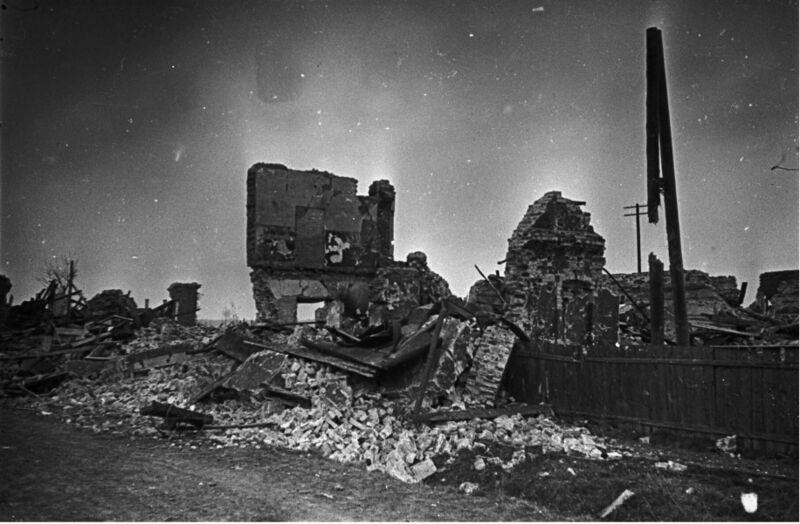 Файл:29-oktyabrya-1943-Surazh-Ruinen.jpg