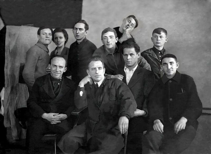 Файл:Hudozhestvennoe uchilische Dezhits 1940.jpg
